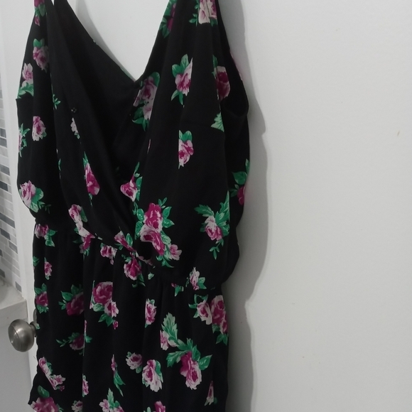 Forever 21 Women's Floral Romper. Spaghetti ?Straps - Picture 5 of 8